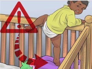 protege-su-hogar-estrategias-de-seguridad-infantil-protector-de-enchufe bebe gatea