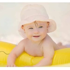 riesgos-de-nadar-con-bebes-piscina-playa evita insolación infantil Tapasol para auto